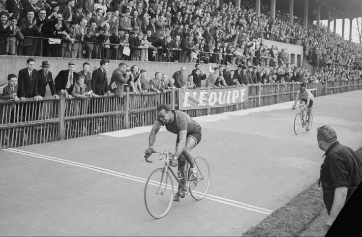 Rik Van Steenbergen eating Coppi on the Roubaix Velodrome