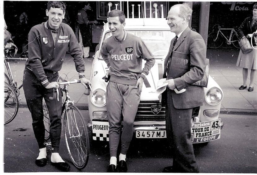 Image of Tom Simpson with Colin Lewis (left) and journalist Ron White